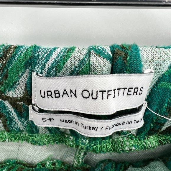 Urban Outfitters Women's Green Tropical Leaf Pants Size Small - Picture 3 of 4